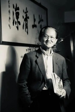 中国艺术史泰斗、著名书画鉴定家及书画家傅申先生已于2024年4月16日凌晨1点20分在杭州富阳逝世，享年88岁。
