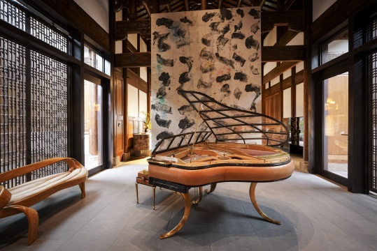 保罗·汉宁森
PH157三角钢琴(前)
Leather, Chrome, Plexiglass, Wood|皮革、铬、有机玻璃、实木
110 x 153 x 150 cm
保罗·汉宁森
PH157三角钢琴(前)
Leather, Chrome, Plexiglass, Wood|皮革、铬、有机玻璃、实木
110 x 153 x 150 cm