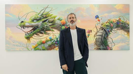 《童梦奇旅》艺术家乔凡尼·莫塔与其展览作品
《童梦奇旅》艺术家乔凡尼·莫塔与其展览作品