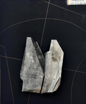 王家增《异质空间11》45×36cm 铝板干刻、版画油墨、木板 2024
王家增《异质空间11》45×36cm 铝板干刻、版画油墨、木板 2024