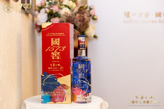 2024年国窖1573X谭平“气象无垠”艺术新春酒在拉脱维亚个展晚宴现场 2024年国窖1573X谭平“气象无垠”艺术新春酒在拉脱维亚个展晚宴现场