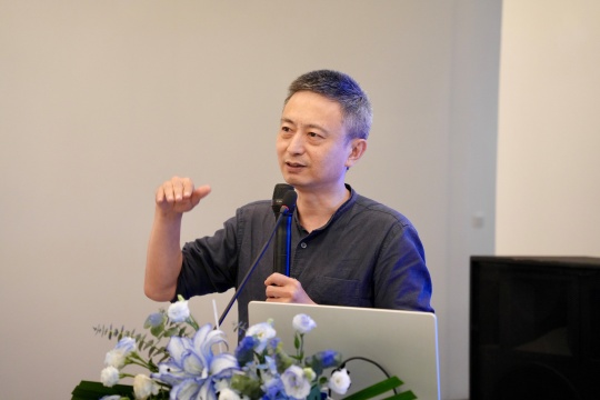 艺术家、中央美术学院设计学院“艺术与科技”方向教授费俊
艺术家、中央美术学院设计学院“艺术与科技”方向教授费俊