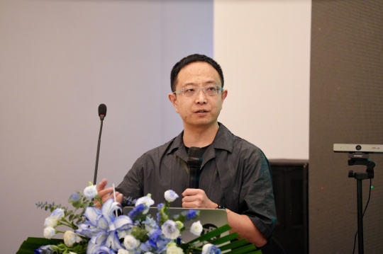 艺术家、华中师范大学美术学院院长郑达
艺术家、华中师范大学美术学院院长郑达