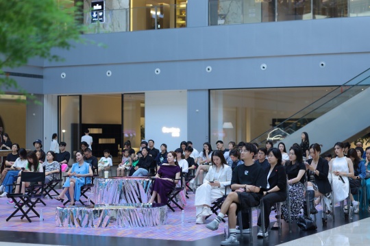 彭博、金俊杰双个展,走进神秘的艺术迷宫 彭博、金俊杰双个展,走进神秘的艺术迷宫
