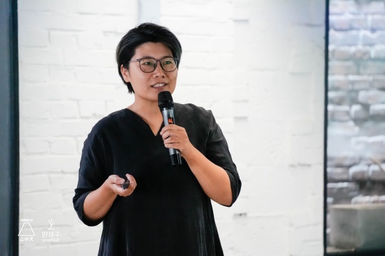 参展艺术家、中央美院雕塑系教师张一发言
参展艺术家、中央美院雕塑系教师张一发言