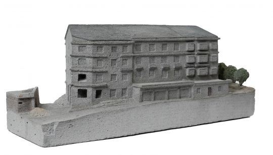 方阳《近处的风景系列之村居1》20 x 60 x 25cm 水泥气泡砖与水彩 2023
方阳《近处的风景系列之村居1》20 x 60 x 25cm 水泥气泡砖与水彩 2023