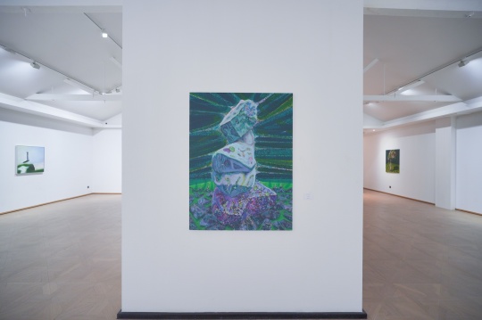 郭亚冠《项链011》,130×97cm,布面丙烯,2023
郭亚冠《项链011》,130×97cm,布面丙烯,2023