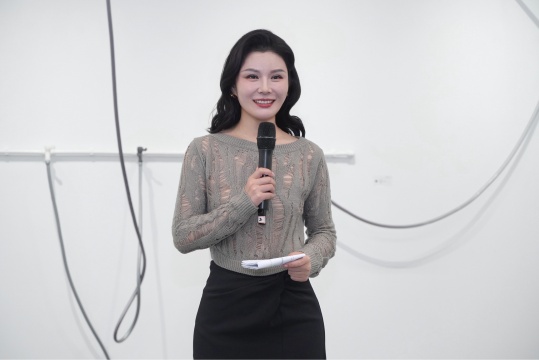 主持人 盛婉婉女士
主持人 盛婉婉女士