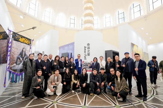 2024-2025 保时捷“中国青年艺术家双年评选”评委代表与提名艺术家代表合影
2024-2025 保时捷“中国青年艺术家双年评选”评委代表与提名艺术家代表合影