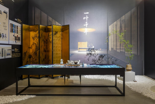 北师大未来设计学院美术馆展示的迪拜世博会中华文化馆茶空间设计项目“一叶千年”
北师大未来设计学院美术馆展示的迪拜世博会中华文化馆茶空间设计项目“一叶千年”