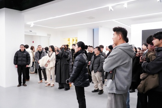 多媒介艺术探讨全球城市文化:李若姮个展《城耀》亮相北京 多媒介艺术探讨全球城市文化:李若姮个展《城耀》亮相北京