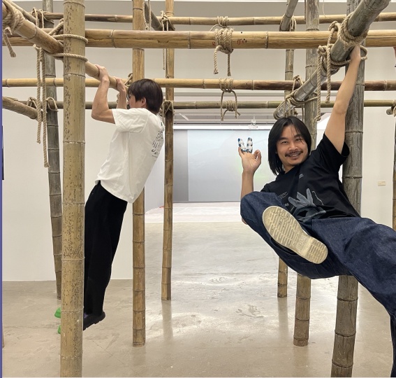 艺术家 厉槟源(右)
艺术家 厉槟源(右)