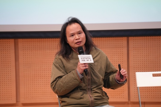 艺术家毛晨雨先生,图注:图片由上海多伦现代美术馆提供,摄影:汤岱蓉
艺术家毛晨雨先生,图注:图片由上海多伦现代美术馆提供,摄影:汤岱蓉