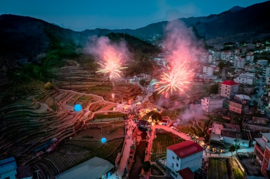 “世遗冶铁·青阳溪岸的交响”
“世遗冶铁·青阳溪岸的交响”
