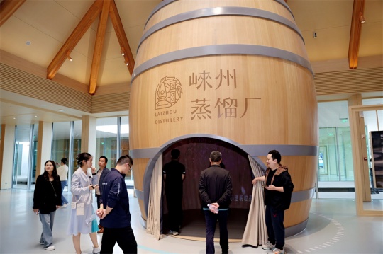崃州蒸馏厂体验中心盛大启幕 首展“自然呓语”以艺术重构品牌生态叙事 崃州蒸馏厂体验中心盛大启幕 首展“自然呓语”以艺术重构品牌生态叙事