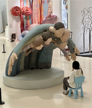 王健烨姐姐与作品互动
