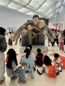 央美王健烨毕业创作《锐角》：爱与被爱的悖论