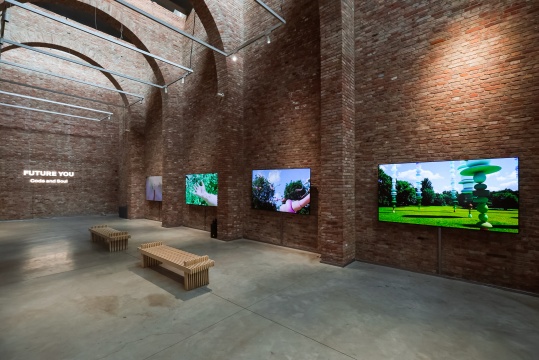 《未来的你:行走的进化》Universal Everything个展,展览现场,798CUBE,2025 《未来的你:行走的进化》Universal Everything个展,展览现场,798CUBE,2025
