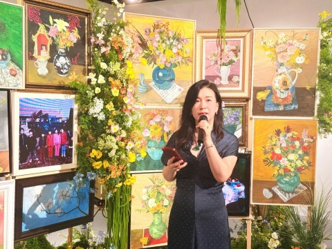 艺术家 周阳女士
艺术家 周阳女士