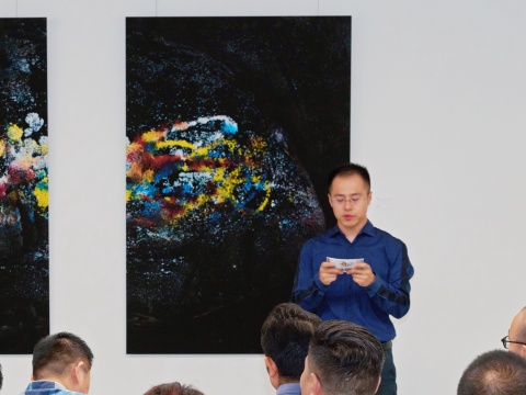 集珍”总策展人潘奕俊先生宣布展览开幕
