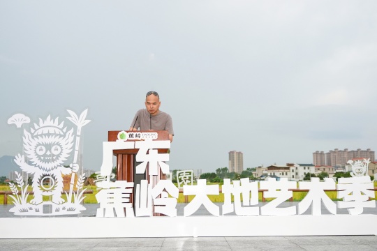 参展艺术家代表、广东蕉岭大地艺术季学术主持陈文令
