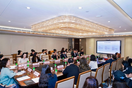 文化瑰宝·链上新生 —— 非遗与文化产品RWA上链生态研讨会在港成功举办 文化瑰宝·链上新生 —— 非遗与文化产品RWA上链生态研讨会在港成功举办
