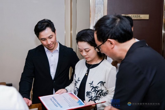 文化瑰宝·链上新生 —— 非遗与文化产品RWA上链生态研讨会在港成功举办 文化瑰宝·链上新生 —— 非遗与文化产品RWA上链生态研讨会在港成功举办