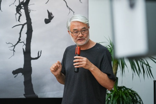 太和艺术空间创始人贾廷峰为展览致辞
太和艺术空间创始人贾廷峰为展览致辞