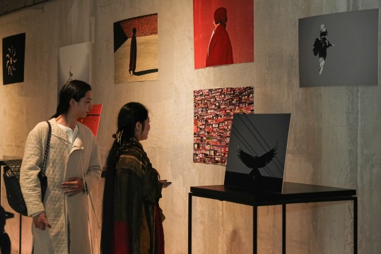「一种必要的暗度:练习看见的第五年」邱随灵首次个展,用镜头写下的青春期独白 「一种必要的暗度:练习看见的第五年」邱随灵首次个展,用镜头写下的青春期独白