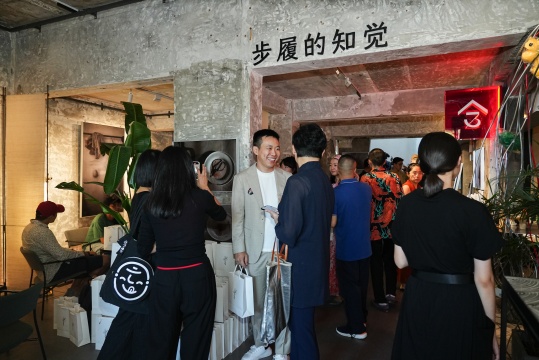 「一种必要的暗度:练习看见的第五年」邱随灵首次个展,用镜头写下的青春期独白 「一种必要的暗度:练习看见的第五年」邱随灵首次个展,用镜头写下的青春期独白