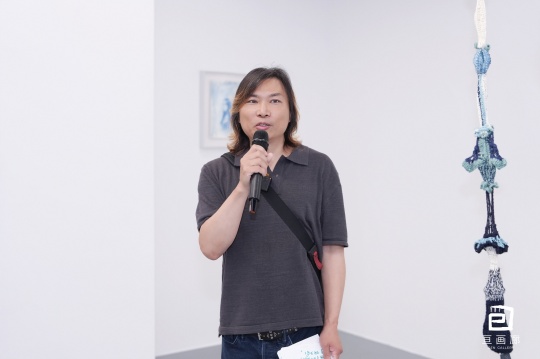 策展人 王骁先生
策展人 王骁先生