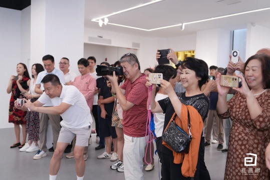 李硕涵首次个展“缚涌”在798艺术区亘画廊开幕 李硕涵首次个展“缚涌”在798艺术区亘画廊开幕