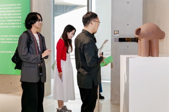 “循环・生息志”艺术展盛大开幕 —— 艺术大咖齐聚咸宁梓有集，共话艺科智创未来！