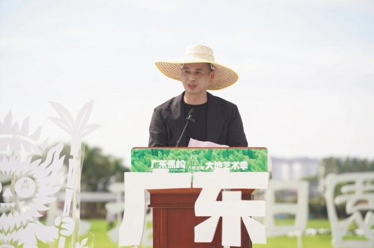 广东蕉岭大地艺术季总顾问、广州艺术博物院院长、广东省美术家协会副主席、中国美术家协会理论与策展委员会委员罗奇
