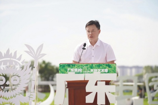 梅州市人民政府副秘书长徐振东
