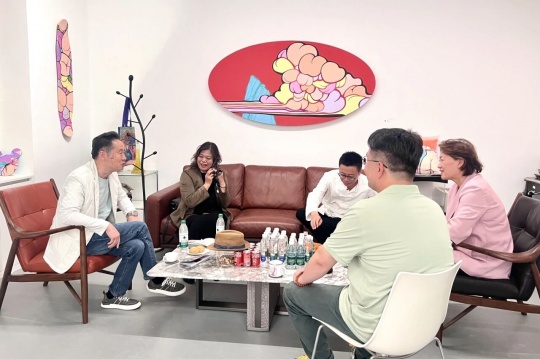 第零空间创始人 海河美术馆理事长 王海英
悦·美术馆馆长 王飞跃先生 莅临指导
 第零空间创始人 海河美术馆理事长 王海英
悦·美术馆馆长 王飞跃先生 莅临指导