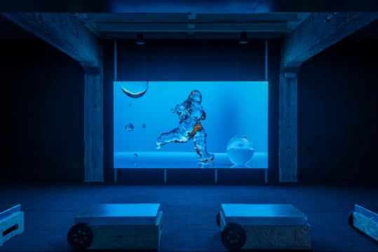 宇宙万物,《奔流永续》,4K视频,3分钟循环播放,2020。受现代汽车委托创作。
宇宙万物,《奔流永续》,4K视频,3分钟循环播放,2020。受现代汽车委托创作。