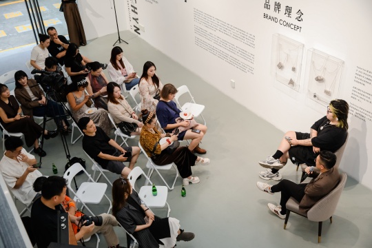 他让珠宝不止于美:陈鸣瑀如何在上海开启一场“触知觉”实验? 他让珠宝不止于美:陈鸣瑀如何在上海开启一场“触知觉”实验?