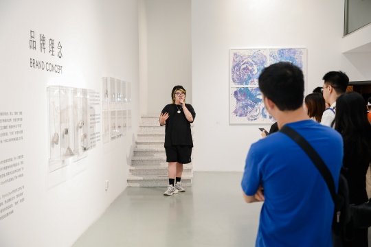 Taylor Chyn个展《裂隙,余波和微光》上海展览现场
2025.10.1-2025.10.26,H Gallery、EveryArt
图片由H Gallery提供
Taylor Chyn个展《裂隙,余波和微光》上海展览现场
2025.10.1-2025.10.26,H Gallery、EveryArt
图片由H Gallery提供