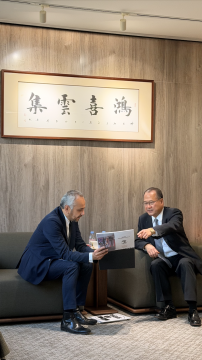  巴黎东京宫总裁纪尧姆·德桑热（Guillaume Désange）和蔡冠深博士会谈
