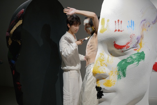 覃云当代视觉艺术展《相•200万》之肌肤上的宇宙