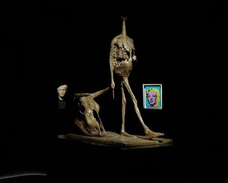  

“EROS/THANATOS”展售会现场，2025年

图片来源：苏富比
