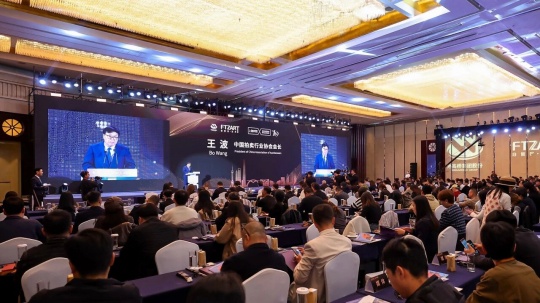 中国拍卖行业协会会长王波发表主旨演讲
