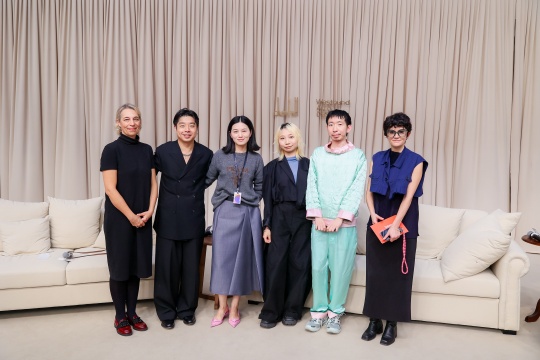 主题论坛：重新思考可收藏设计上海西岸艺术与设计博览会嘉宾：Vlatka Zanoletti ——米兰国际家具展李柏文—— Nuovo Collection首席执行官(CEO)、Nuovo画廊创始人凌立程——策展人、藏家张宁——设计师、Cometabolism Studio联合创始人韩笃一——艺术家兼设计师Annalisa Rosso ——米兰国际家具展编辑总监兼文化活动顾问版权所有©Intarget