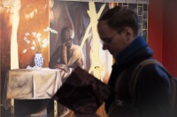 北京一夜，光之捕手 艺术8·法国奖得主阿苏库·阿凯个展“暗夜明辉”开幕