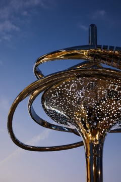 王光旺，《时光之迹》，2025，不锈钢、伺服电机
