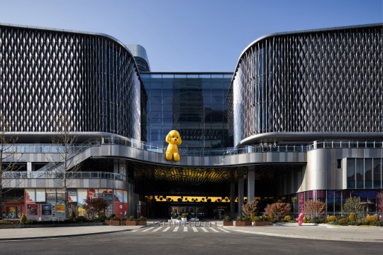 张勇，《陆小球探索队》，2025，不锈钢
