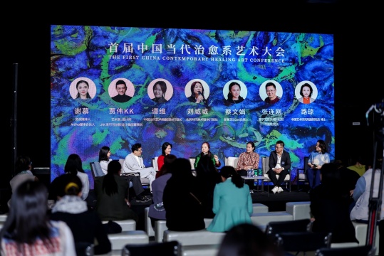 艺术与科幻的巅峰对话：贾伟KK荣获芭莎艺术大奖，作品《涅槃》获卡梅隆盛赞！