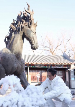 百年雕刻世家传承人黄旺旺
