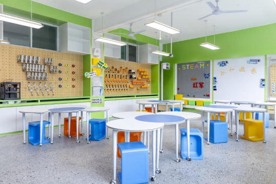 北师大未来设计学院改造的乡村小学科创教室
